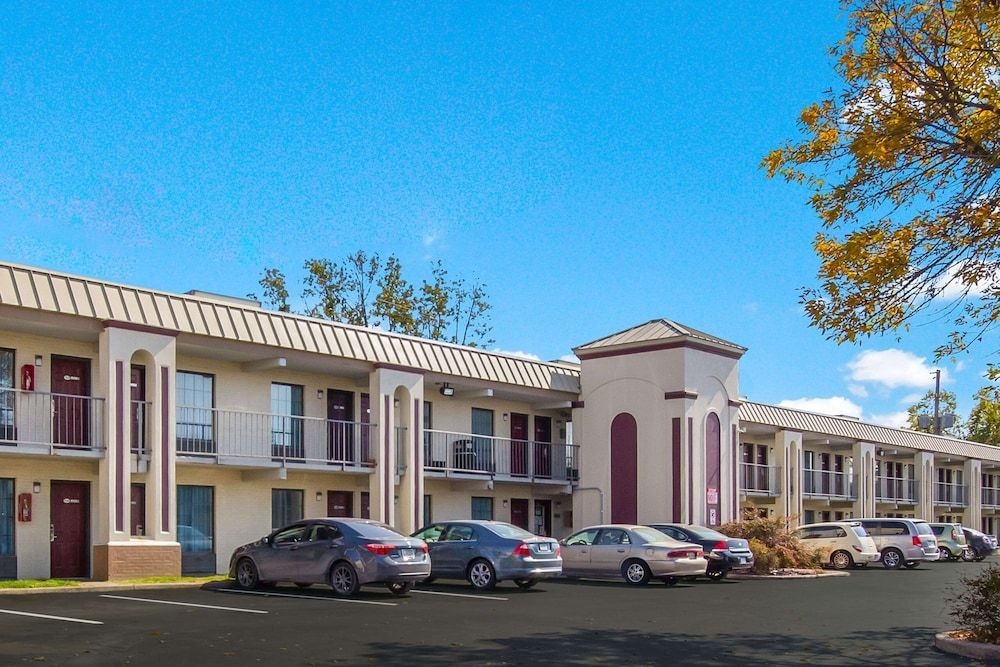 HomeLife Studios & Suites1