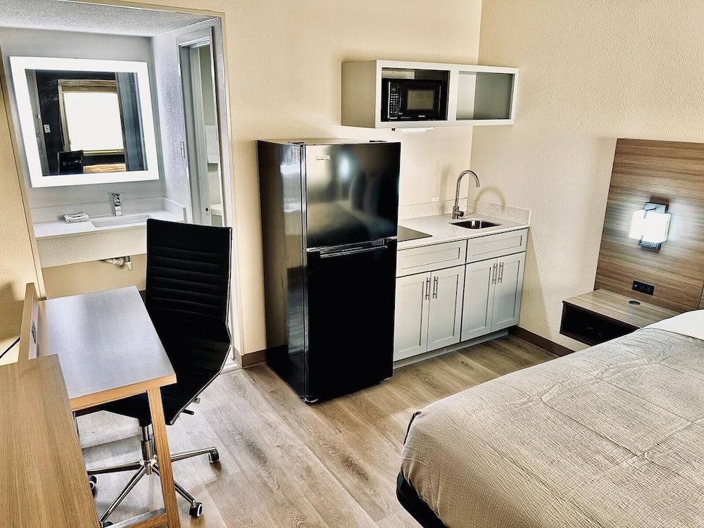 Parkway Inn3