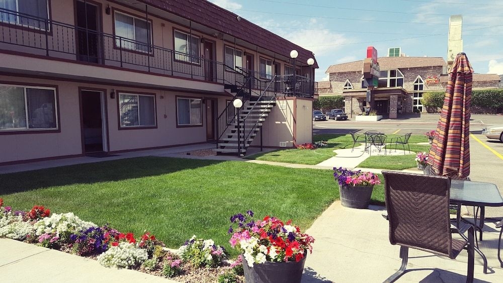 Bristlecone Motel0