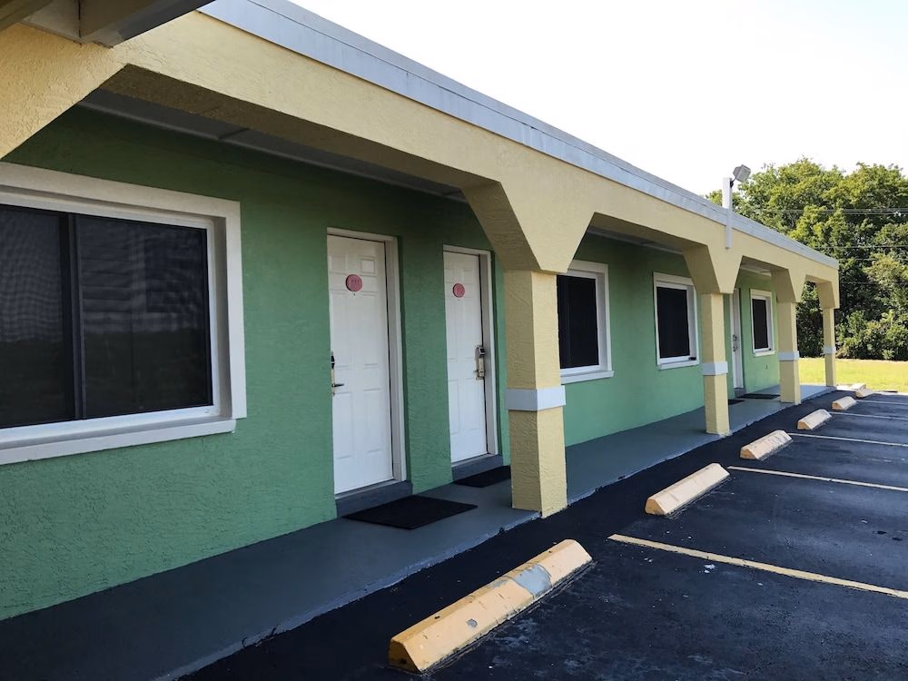 Apollo Inn1