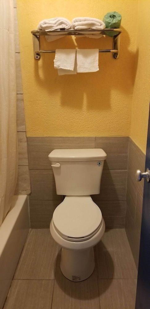 Executive Inn4
