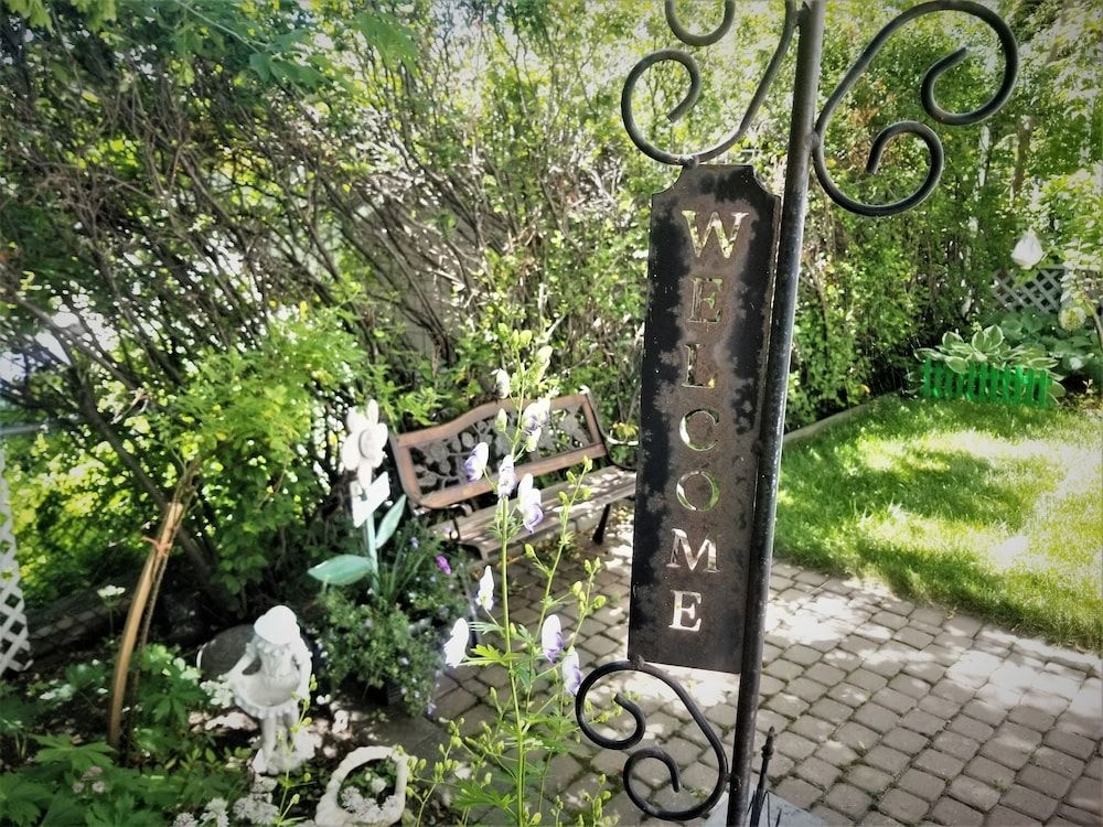 Along River Ridge Bed & Breakfast1