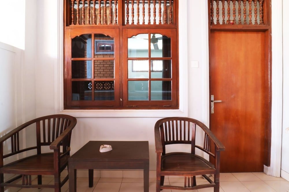 Taman Mekar Beach Inn2