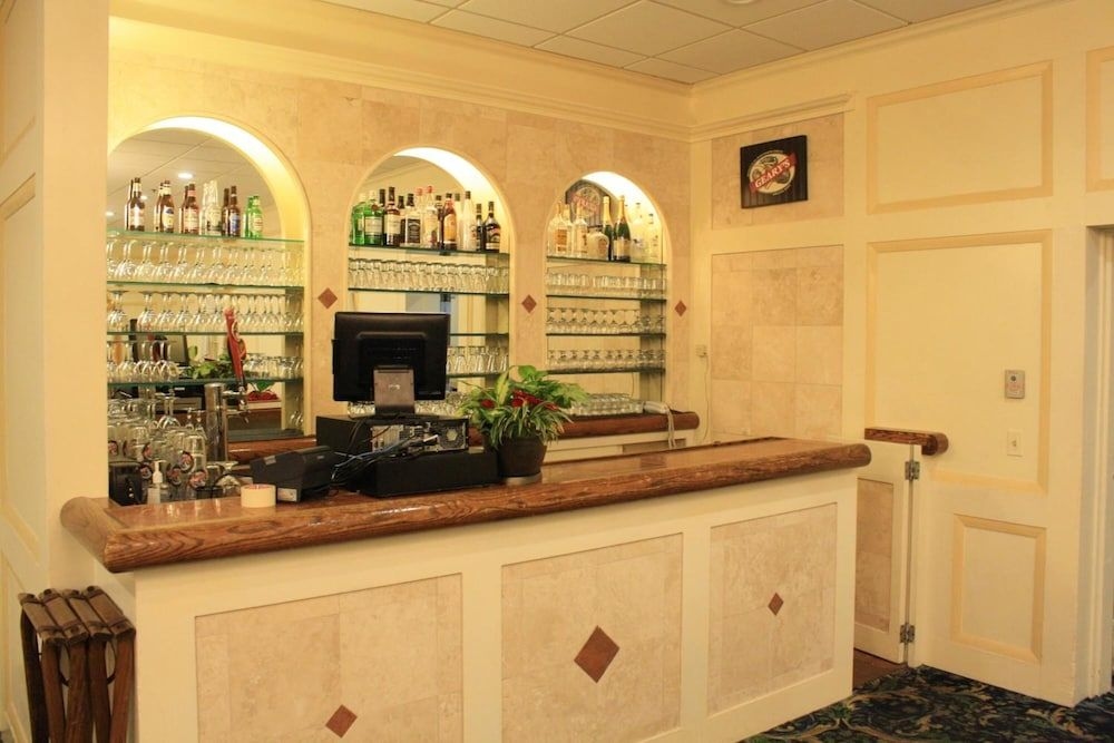 Senator Inn & Spa0