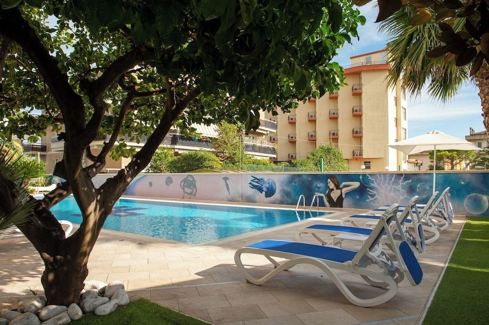 Hotel Paradiso4