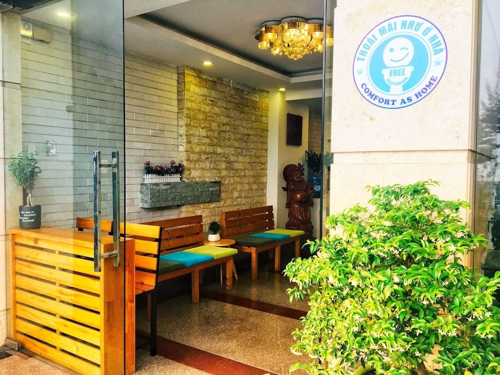 โรงแรมวาล (Blue Whale Hotel)3