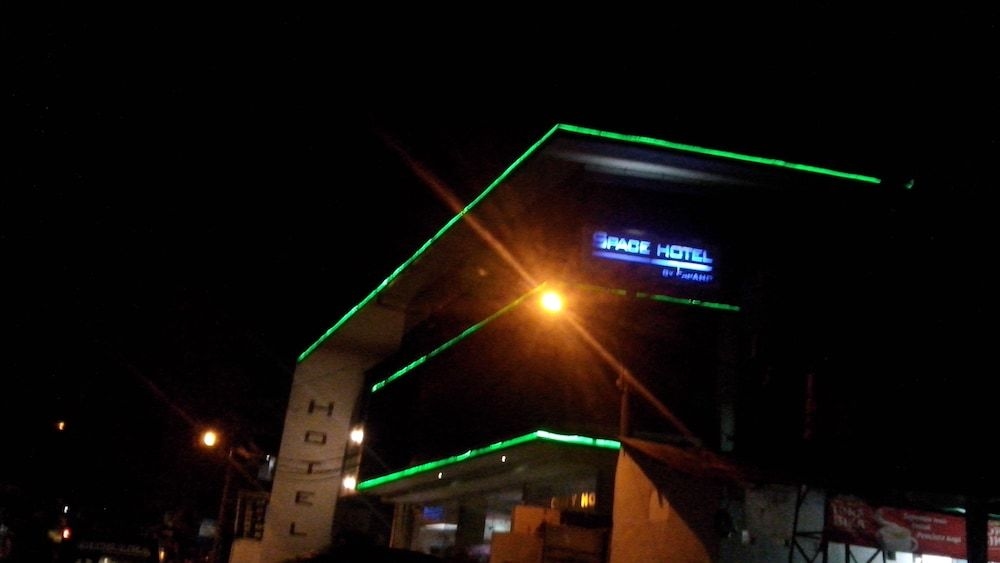 Space Hotel1