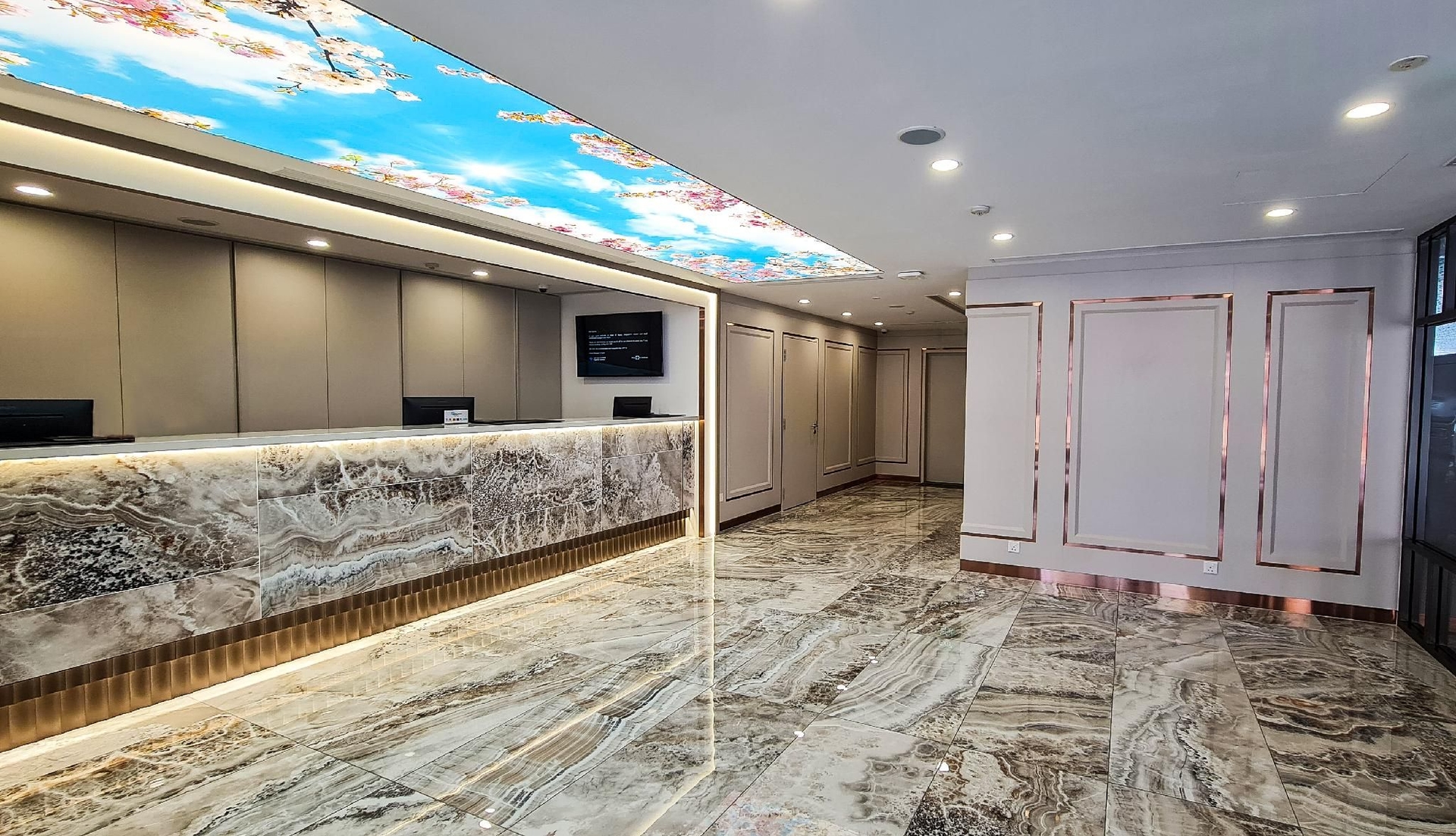 โฮเทล 81 พาเลซ (Hotel 81 Palace)1