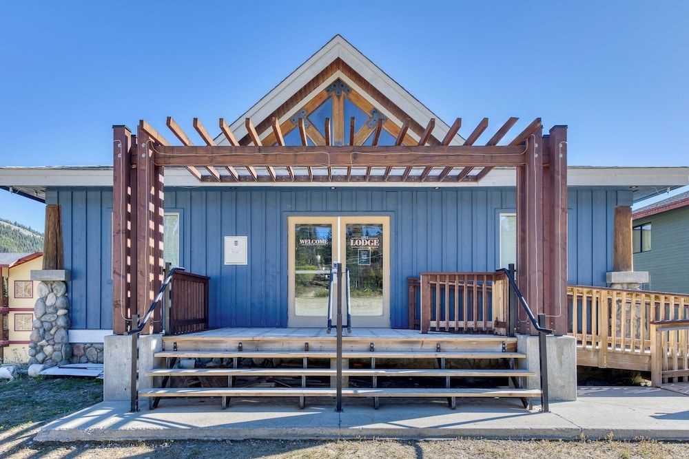 Apex Mountain Lodge1