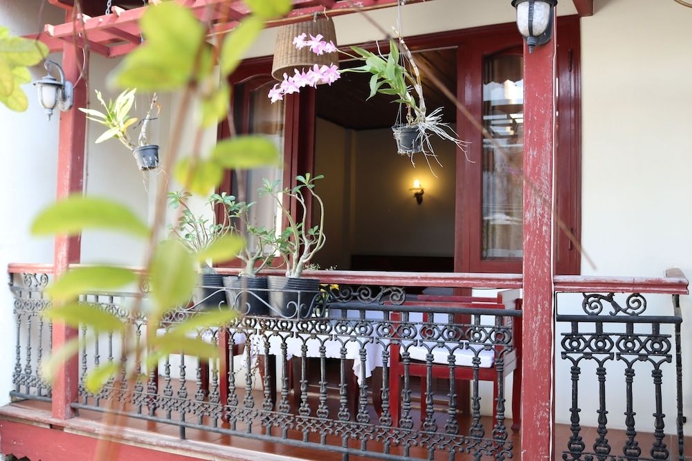 Nhi Trung Hotel1