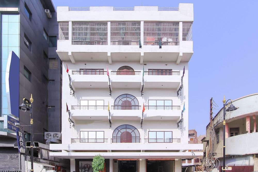 Hotel R B International0