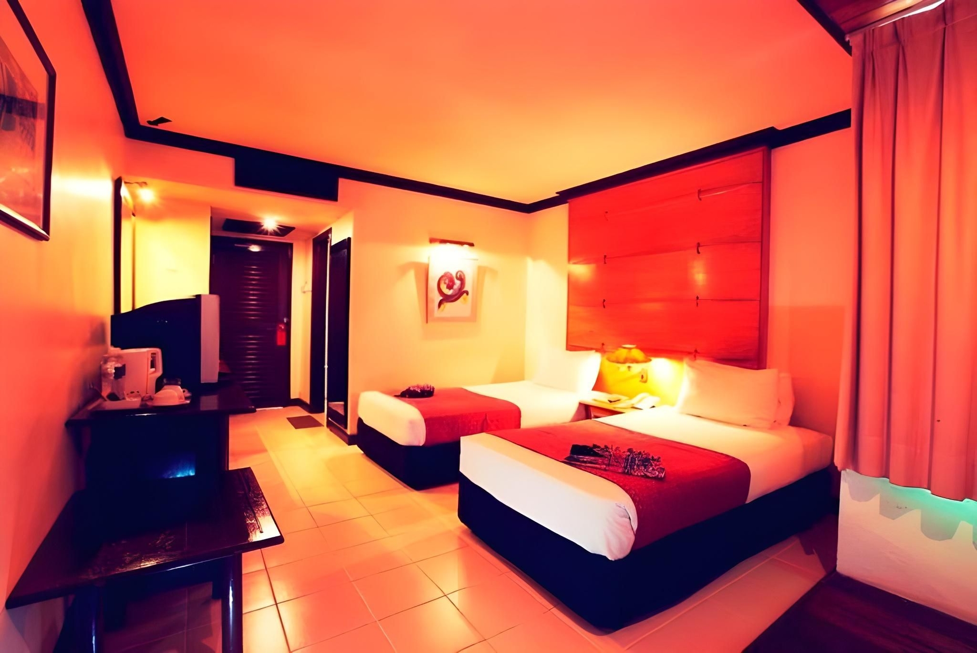 สุตรา บีช รีสอร์ท (Sutra Beach Resort)2
