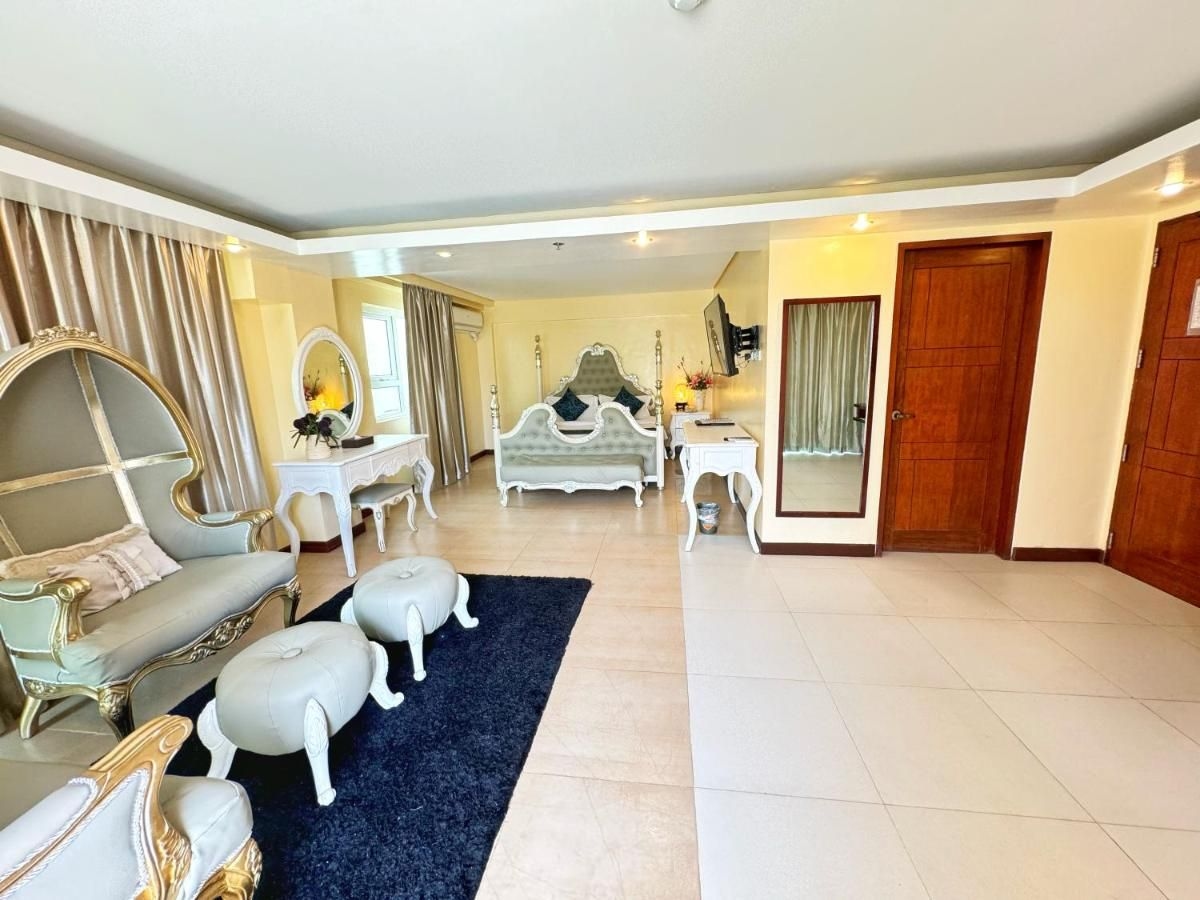 Golden Phoenix Hotel3
