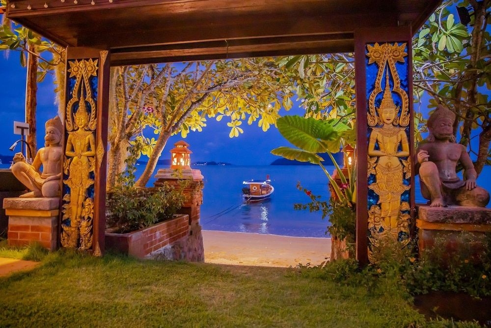 รอยัล ไทย วิลล่า (Royal Thai Villas)4