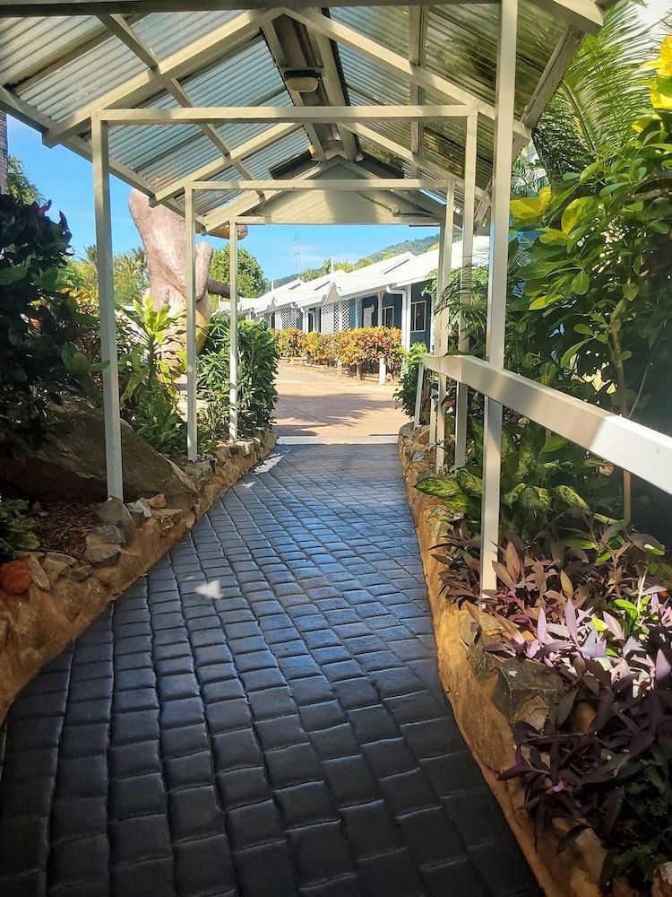 Cooktown Motel / Pams Place Hostel0