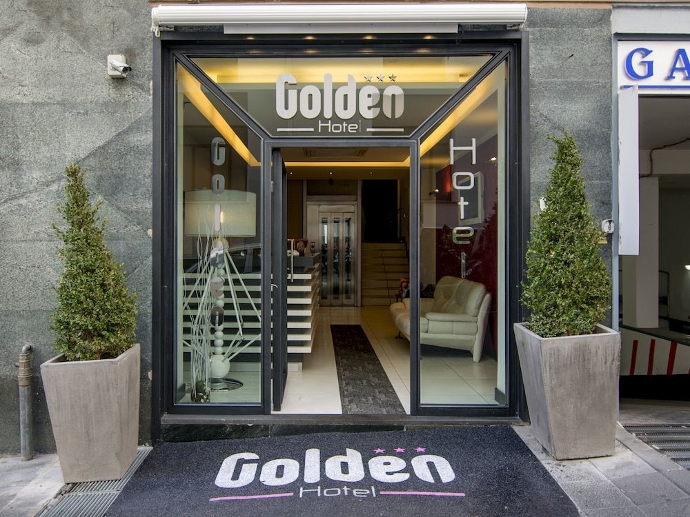 Golden Hotel3
