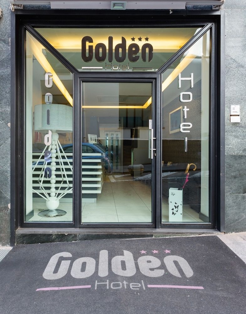 Golden Hotel1