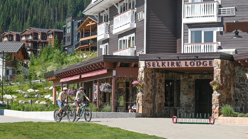 Selkirk Lodge0