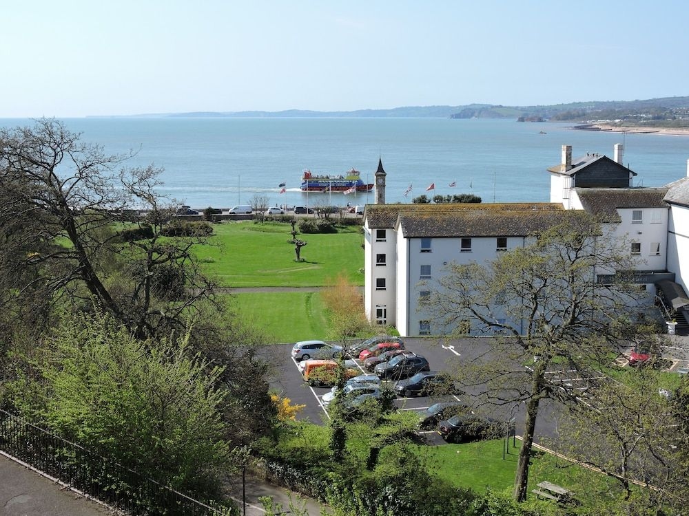 Manor Hotel2