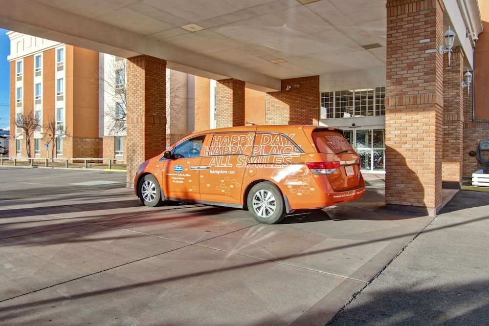 Hampton Inn & Suites by Hilton Calgary-Airport3