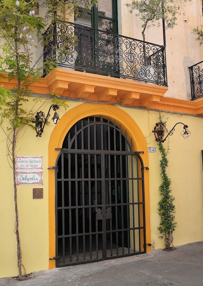 Palazzo Salapolis0