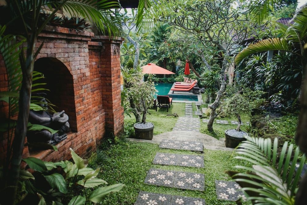Desak Putu Putra Hidden1