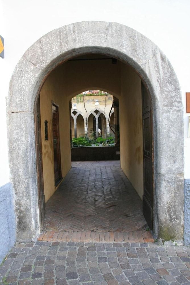 Divina House0