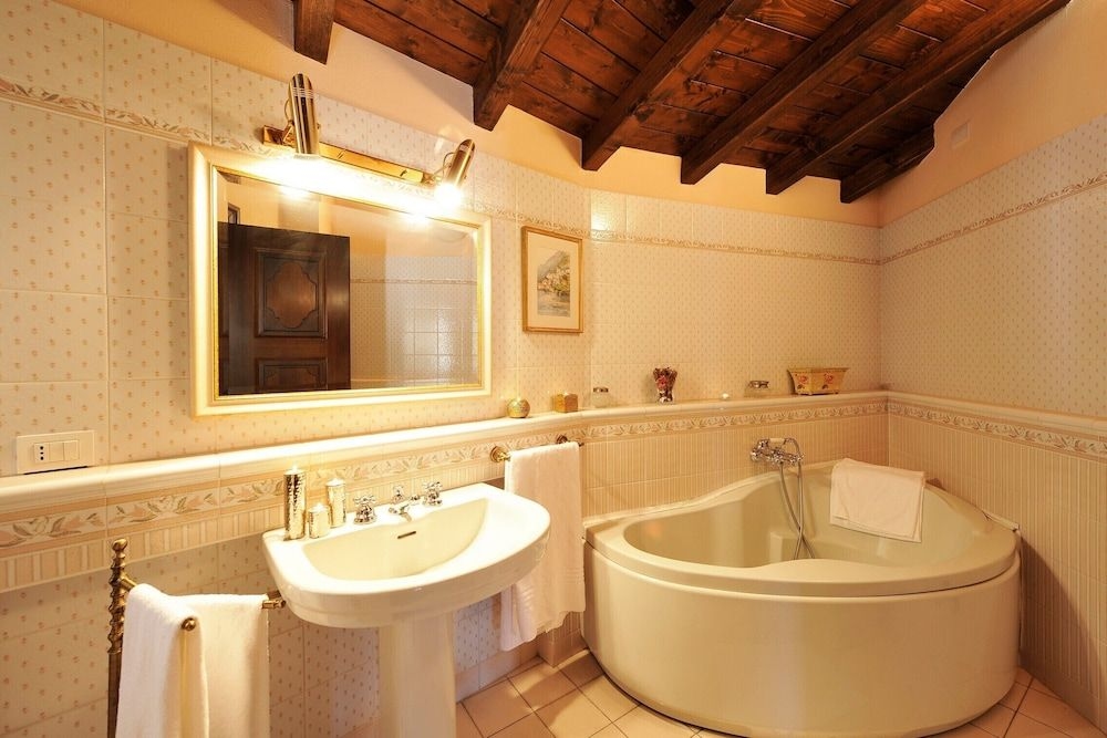 La Piazza Porlezza2