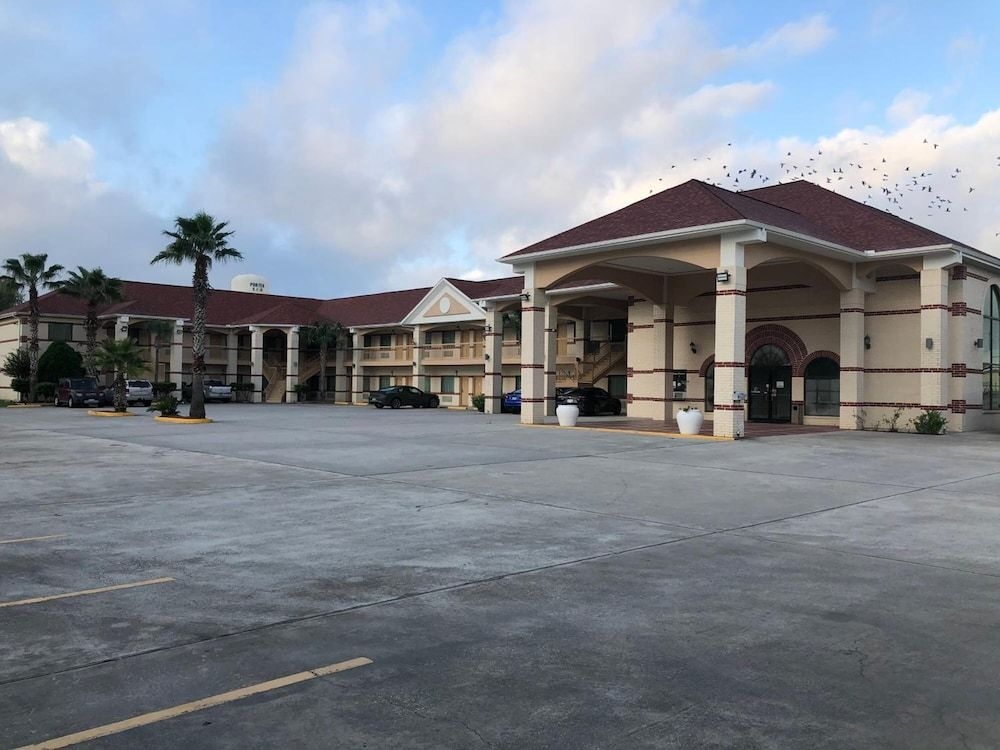 Executive Inn & Suites Porter2