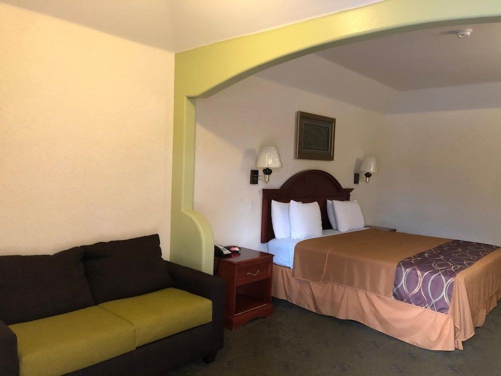 Executive Inn & Suites Porter3
