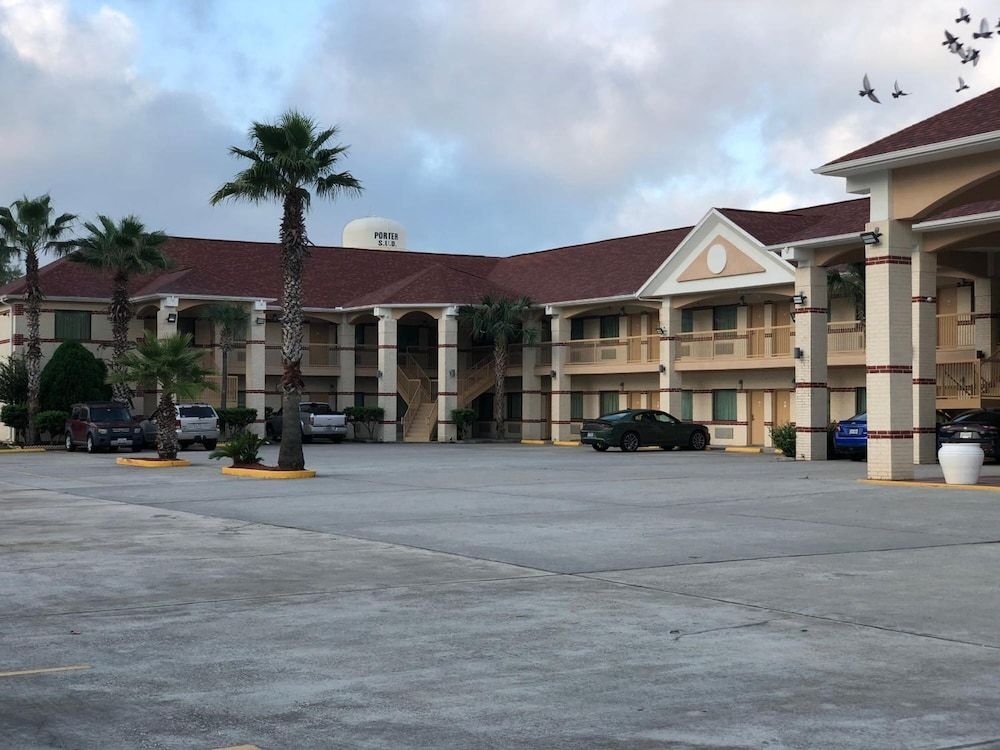 Executive Inn & Suites Porter1