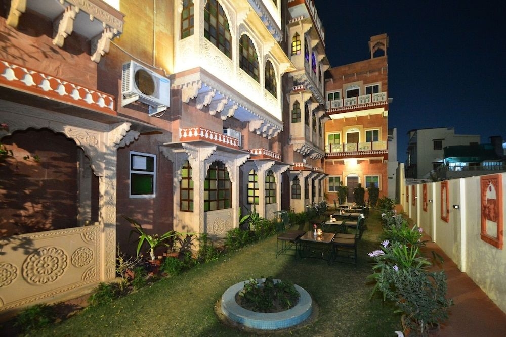 Mahal Khandela1