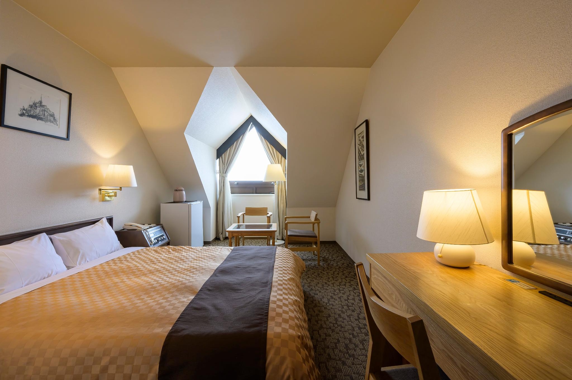 โฮเต็ล เอ็ดเอลวาร์เม (Hotel Edel Warme)1