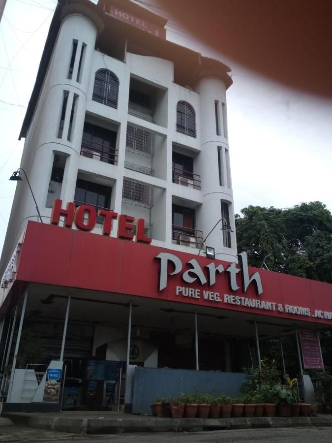Hotel Parth0