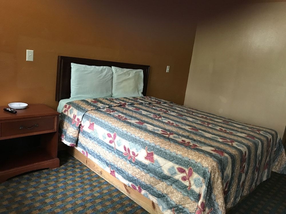 Budget Inn & Suites1