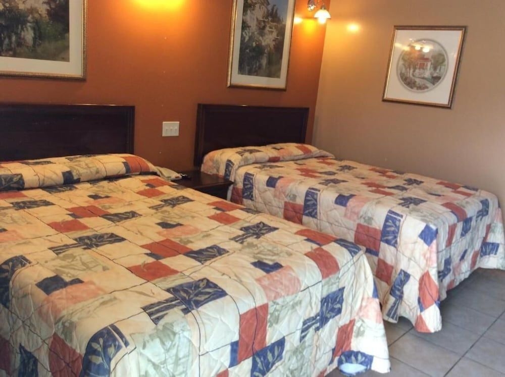 Budget Inn & Suites4