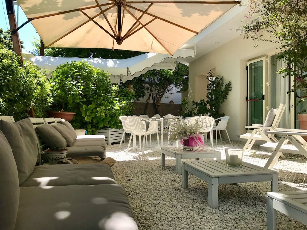 Petit Hotel0