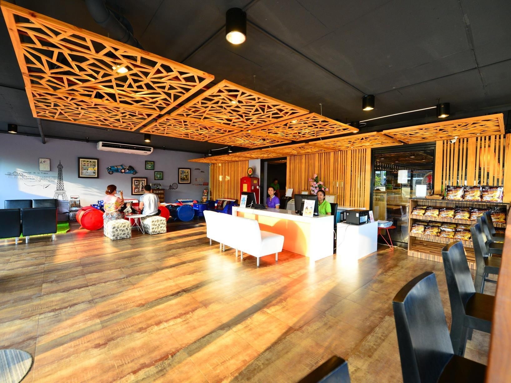 Modern Thai Suites4
