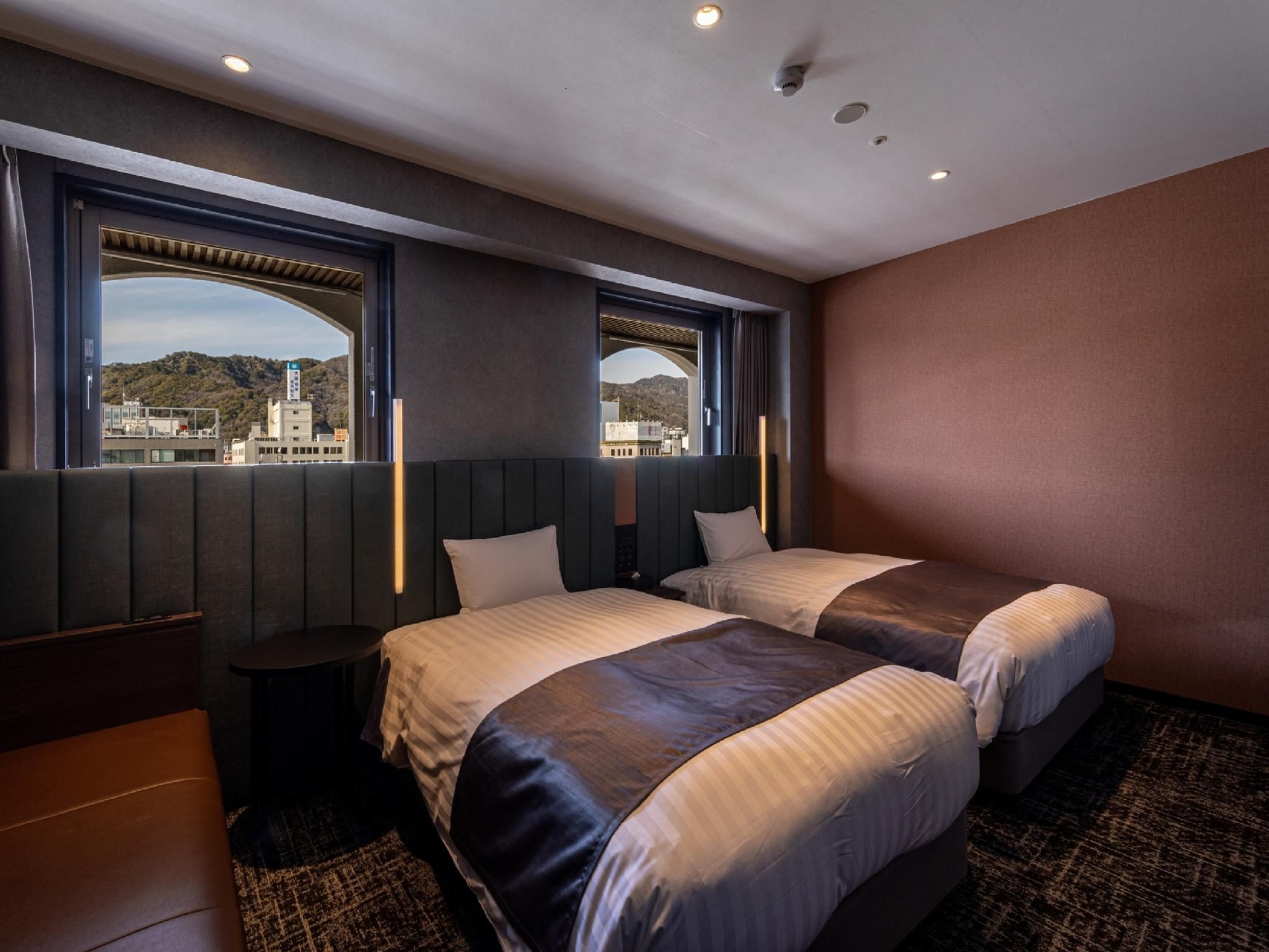 โรงแรมโกเบ พลาซ่า (Kobe Plaza Hotel)1