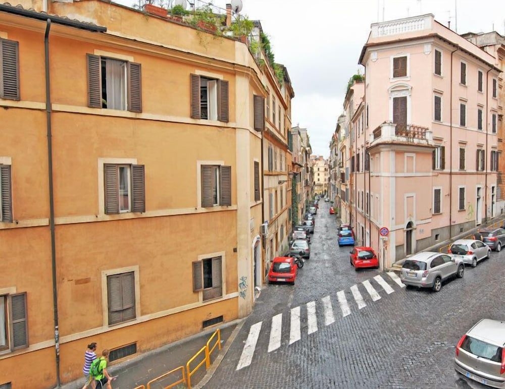 95 Rooms In Rome1