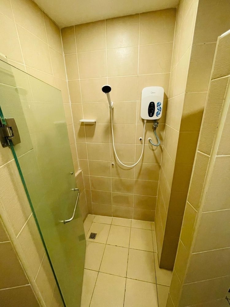 Kingston Executive Hotel0