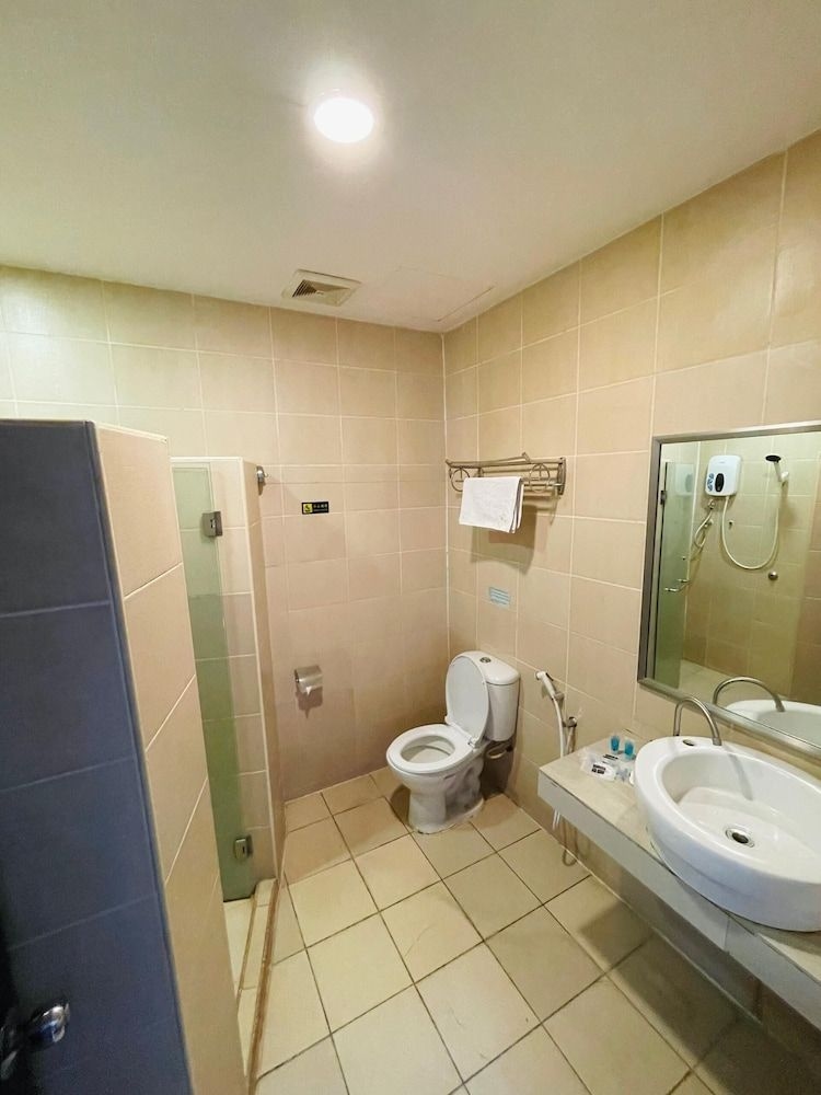 Kingston Executive Hotel2