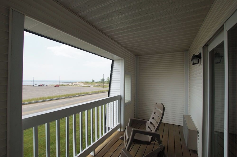 Snyders Shoreline Inn4