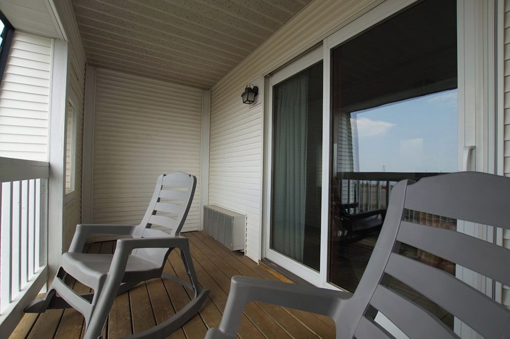 Snyders Shoreline Inn2