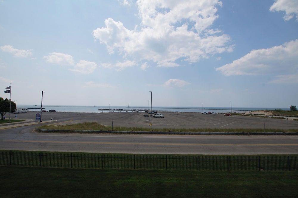 Snyders Shoreline Inn3