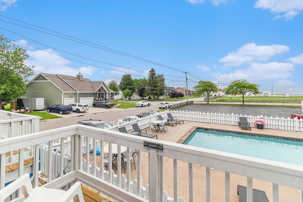 Snyders Shoreline Inn1