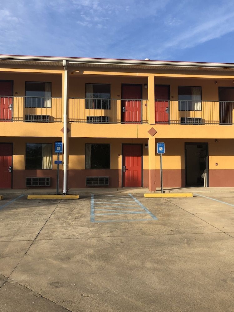 Clairmont inn4