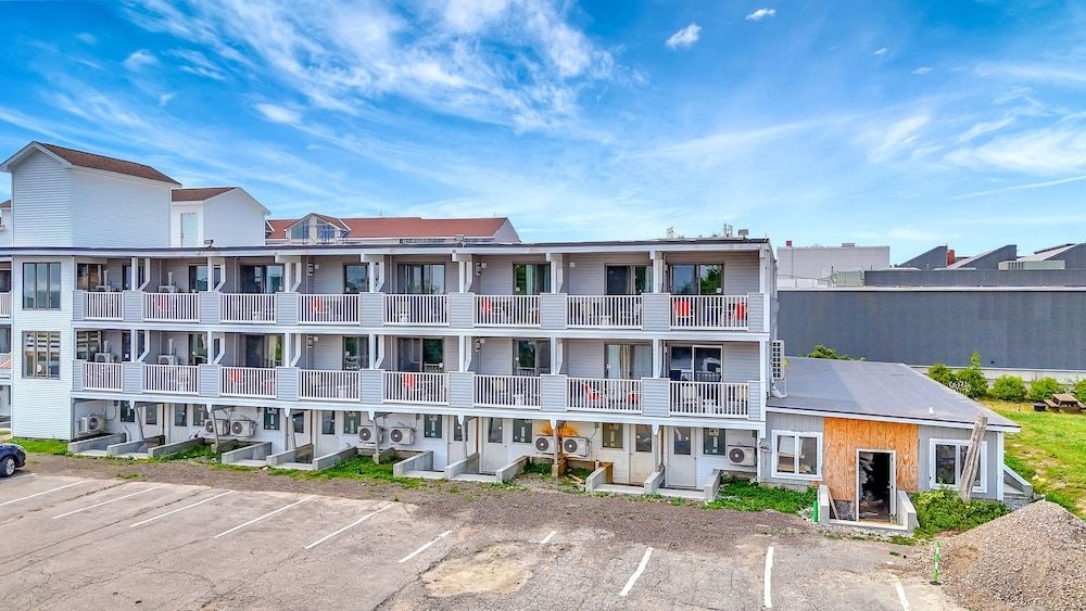 Trade Winds Inn4