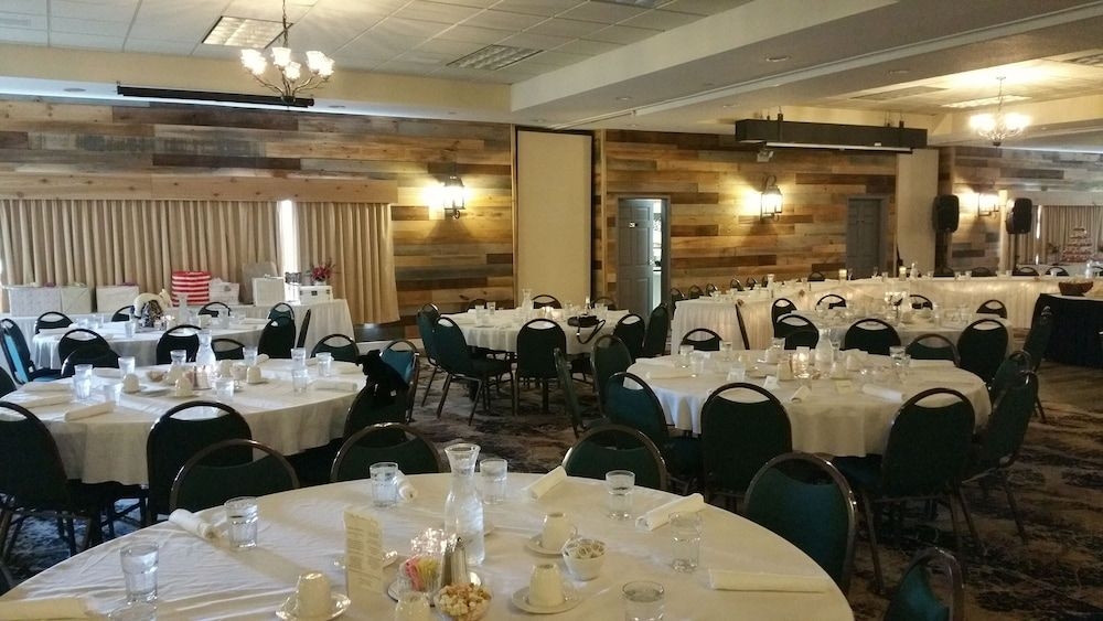 Flat Creek Inn and Suites1