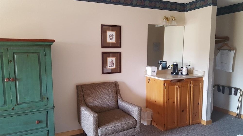 Flat Creek Inn and Suites3